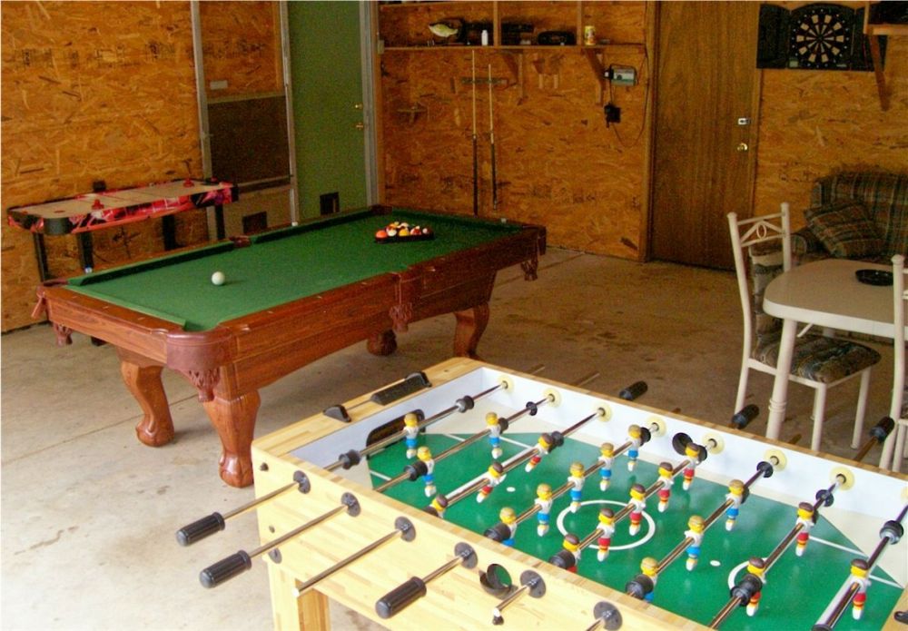 Heights lodge game room with pool tablw