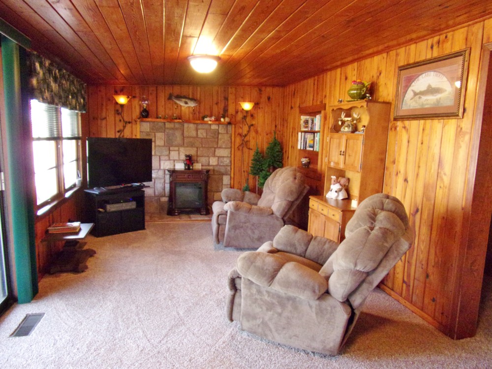 Heights lodge livingroom with 2 recliners